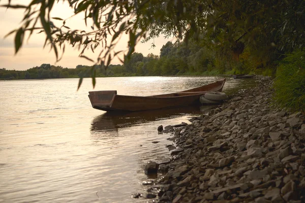 Masada duran enine flüt, karasinek.