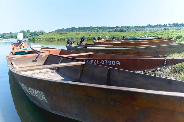 Masada duran enine flüt, karasinek.