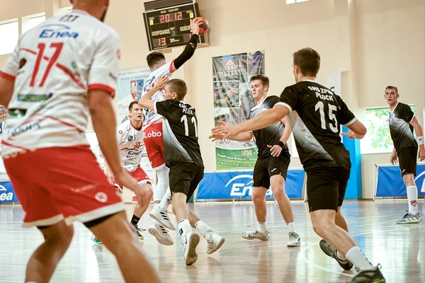 Zwolen, Polonya - 02 Ekim 2021 - Hentbol maçı, birinci lig, Enea Orleta Zwolen ve KKS Wlokniarz Konstanti Lodzki arasında.