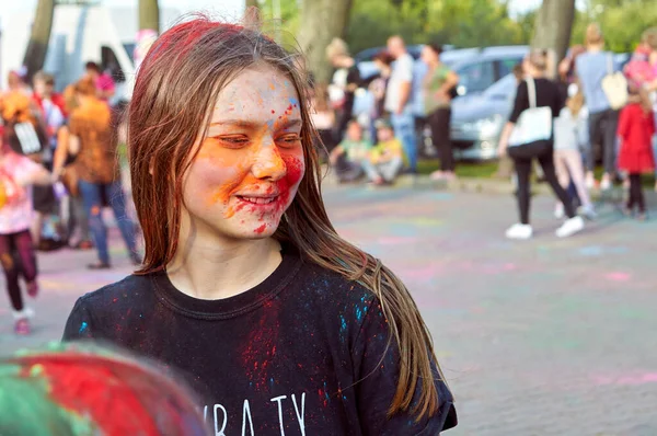 Zwolen Masovian Πολωνία Σεπτέμβριος Ευτυχείς Άνθρωποι Πλημμύρισαν Χρωματιστή Σκόνη Χαμόγελο — Φωτογραφία Αρχείου