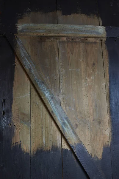 Старые Доски Поврежденные Червями Показаны Близко Двери Окрашены Черный Цвет — стоковое фото