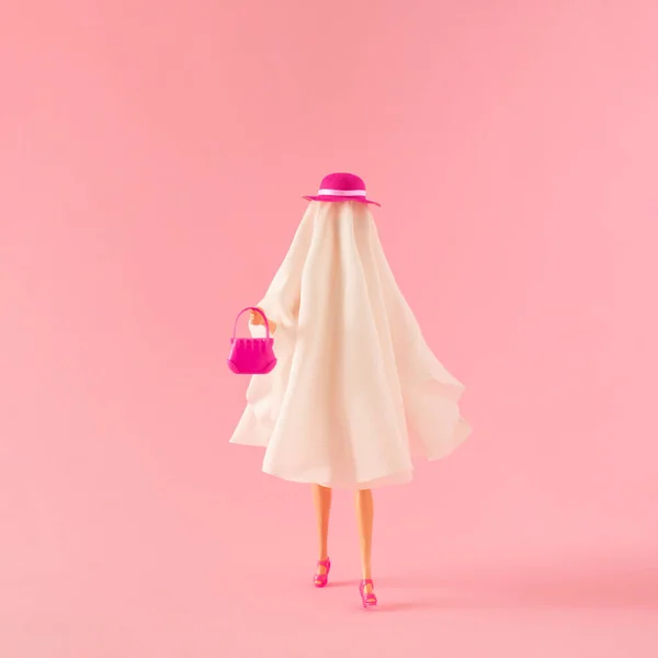 분홍색 모자에 지갑에 하이힐을 의상을 소수의 할로윈 로열티 프리 스톡 이미지