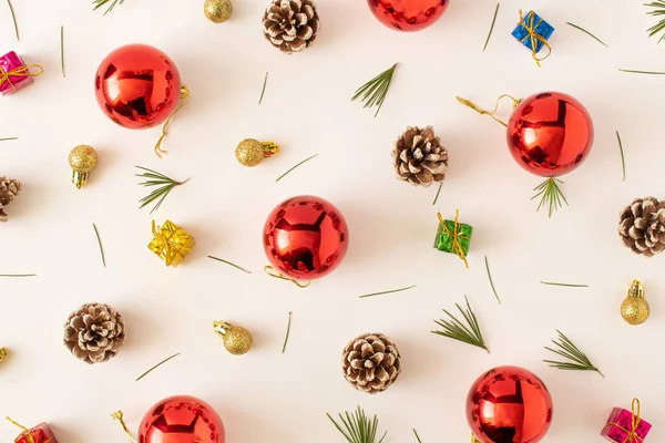 Beyaz Arka Planda Noel Süsü Kış Tatili Yeni Yıl Konsepti — Stok fotoğraf