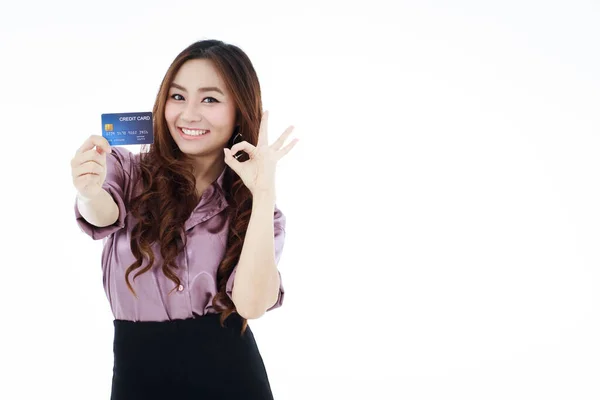 Beautiful Asian Woman Holding Credit Card Mockup Happily Shows Her — Foto Stock