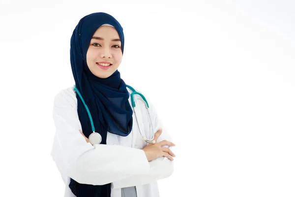 Beautiful Smiling Asian Muslim Woman Doctor Good Personality Poses Self — Foto Stock