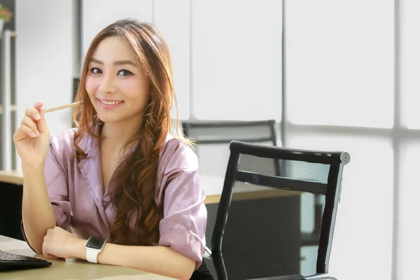Beautiful Dark Haired Asian Company Employee Confident Herself Sitting Happily — 图库照片