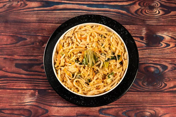 Traditional Spicy Chow Mein Bowl Isolated Marble Background Top View — ストック写真