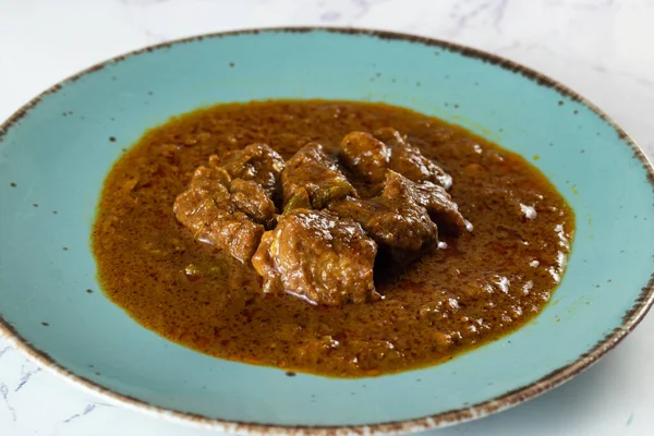 Rindfleisch Masala Curry Einem Teller Isoliert Auf Dem Hintergrund Draufsicht — Stockfoto