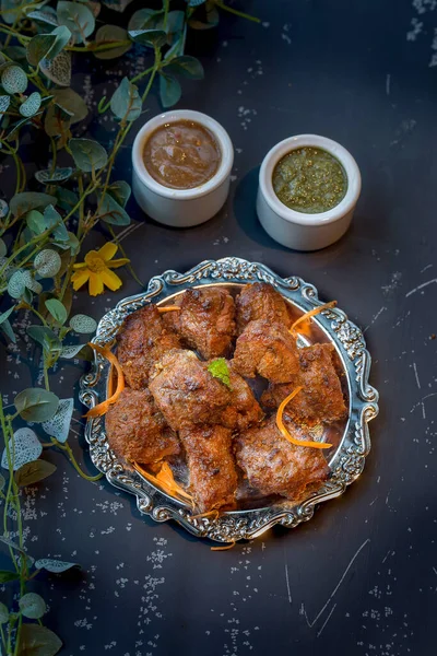 Assiette Mutton Malai Tikka Boti Kabab Avec Salade Dans Plat — Photo