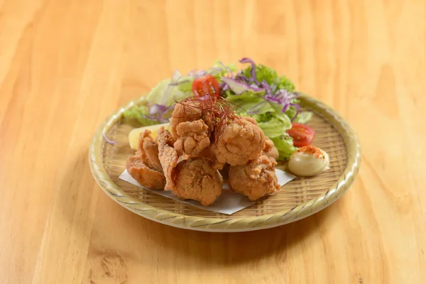 Nourriture Japonaise Poulet Frit Tori Karaage Dans Une Assiette Bois — Photo