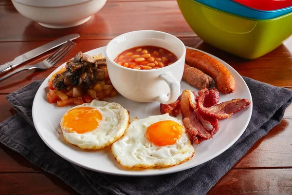 Full American Breakfast Sausage Sunny Side Eggs Beans Served Dish — 图库照片