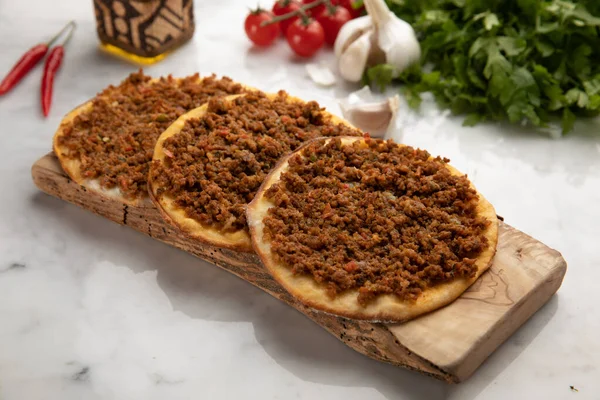 Turkish Lahem Majun Served Dish Isolated Wooden Table Background Side — Fotografia de Stock