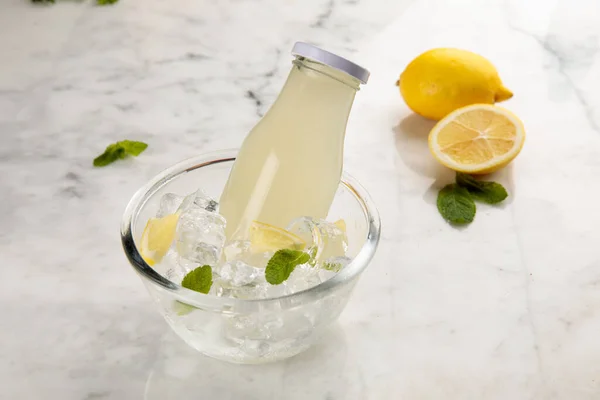 Bottle Healthy Lemon Mint Juice Served Iced Cube Bowl Side — Stock Photo, Image