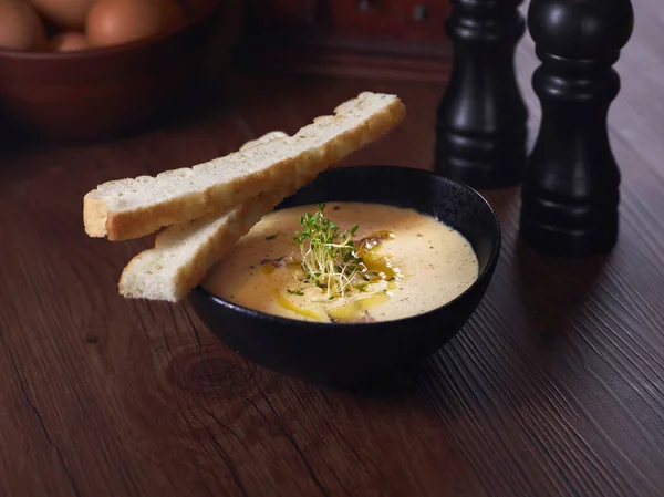 Mushroom Soup Bowl Garlic Bread Isolated Dark Wooden Table Side — ストック写真