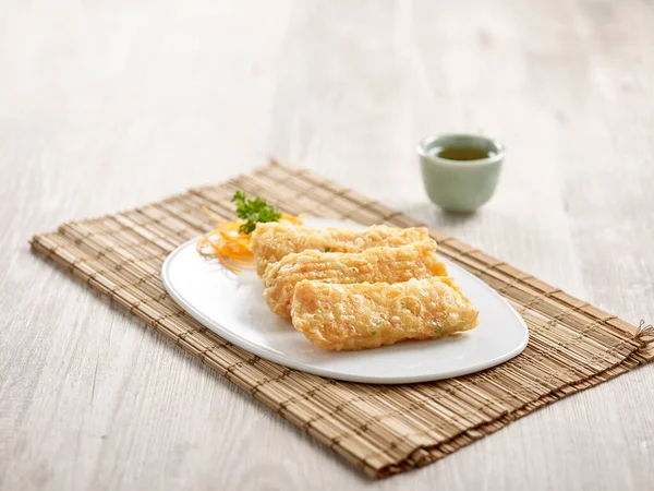 Deep Fried Prawn Beancurd Skin Roll Sauce Served Tray Isolated — 스톡 사진