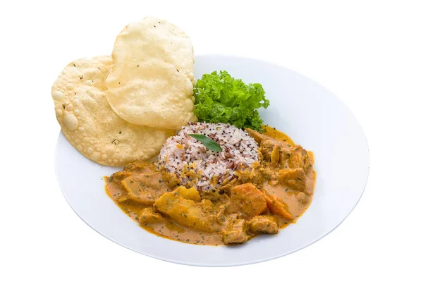 Nanyang Curry Rýže Lev Man Sloužil Misce Izolované Bílém Pozadí — Stock fotografie
