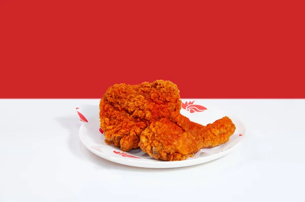 Fried Chicken Pieces Served Cutting Board Grey Background Side View — Fotografie, imagine de stoc
