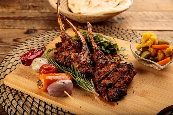 Lamb Chops Pickle Bread Served Wooden Cutting Board Isolated Wooden — Stockfoto