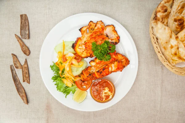 Chicken Tandoori Salad Roti Chapati Served Dish Isolated Table Top — Stock Fotó