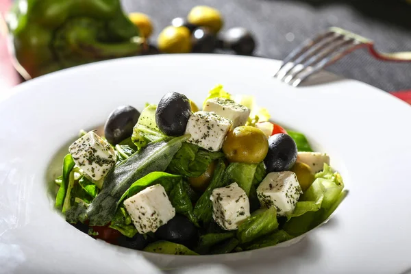 Salade Grec Avec Olive Feuilles Servie Plat Vue Côté Nourriture — Photo