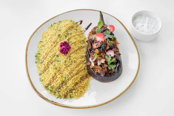 모로코의아우 음식은 위에서 접시에서 제공되었다 — 스톡 사진