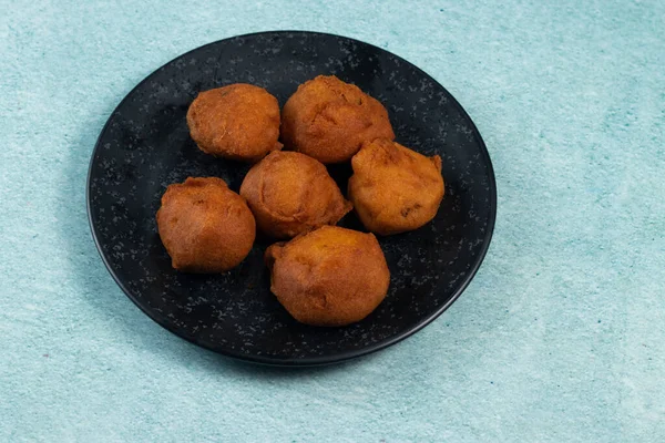 Frittierte Kartoffelhacken Serviert Einem Gericht Isoliert Auf Dem Tisch Seitenansicht — Stockfoto
