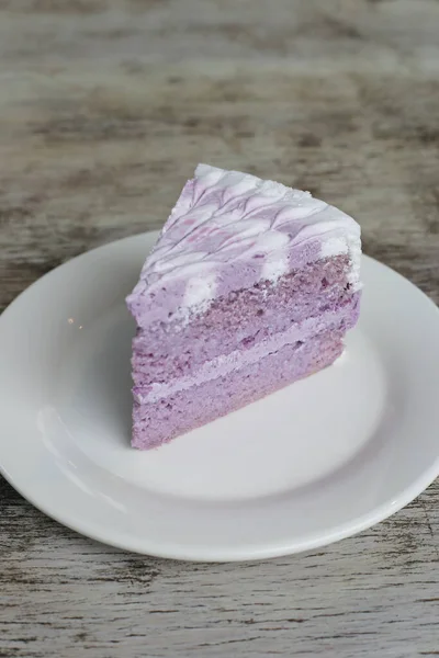 Убе Трес Шматочок Торта Подається Тарілці Ізольованій Задньому Плані Десерту — стокове фото