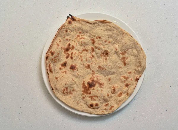 Enkel Tandoori Roti Serveras Skål Isolerad Grå Bakgrund Ovanifrån Indian — Stockfoto