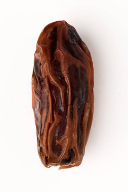 Kurumuş tarih beyaz arkaplanda izole edilmiş bir parça