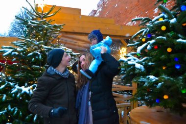 Kış ailesi panayıra yürür