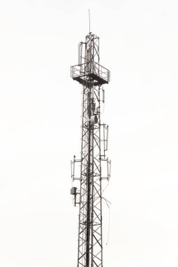 Antenli telekomünikasyon mobil kulesi