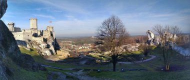 Ogrodzieniec Kalesi Panoraması