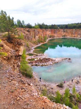 Rezervuarın üstündeki kayalık 