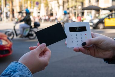 Satıcıya ödeme yapan ekin istemcisi