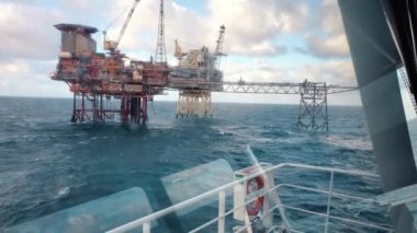 Platform tedarik gemisi PSV Petrol sondaj platformu yakınında