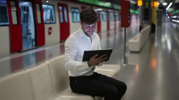 Businessman using tablet in subway — Stock Video