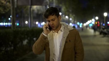 Smartphone'da geceleri konuşan adam