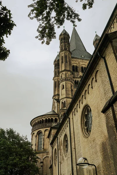 Starý Gotický Kostel Zamračený Den — Stock fotografie