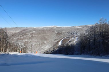 Mont Aigoual 'daki bir vadiye bak, Gard departmanının en yüksek noktası.