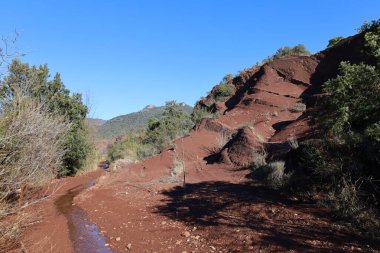 Saint-Guilhem-le-Desert yakınlarındaki Herault Boğazı 'nın kalbindeki Kanyon du Diable' a bakın.