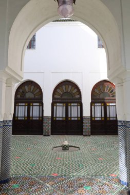 Paris 'in Büyük Camii' ne bakın, 5. Bölge 'de. 