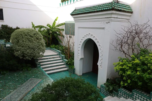 Paris 'in Büyük Camii' ne bakın, 5. Bölge 'de. 