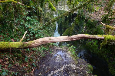 İsviçre 'nin Vaud kantonundaki Ferreyres, La Sarraz ve Chevilly komünleri arasında yer alan 