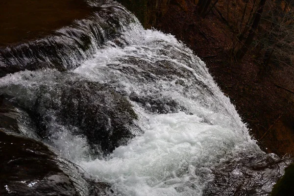 位于Nozont峡谷Croy的Nozon河瀑布 Dard瀑布的景观 — 图库照片