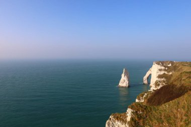 Fransa 'nın Northwestern bölgesindeki Seine-Maritime bölümünde bir komün olan Etretat' a bakın.