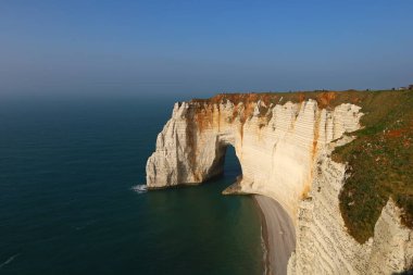 Fransa 'nın Northwestern bölgesindeki Seine-Maritime bölümünde bir komün olan Etretat' a bakın.