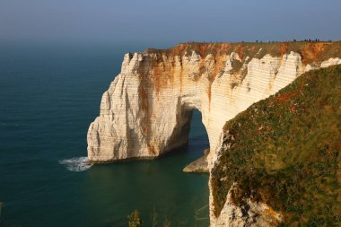 Fransa 'nın Northwestern bölgesindeki Seine-Maritime bölümünde bir komün olan Etretat' a bakın.