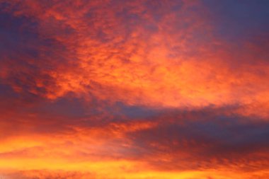 Batı Avrupa 'da yer alan bir dağ silsilesi olan Jura' da gün batımını izlemek, çoğunlukla Alpler 'in kuzeybatısında, Fransa ve İsviçre arasındaki sınır boyunca.