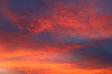 Batı Avrupa 'da yer alan bir dağ silsilesi olan Jura' da gün batımını izlemek, çoğunlukla Alpler 'in kuzeybatısında, Fransa ve İsviçre arasındaki sınır boyunca.