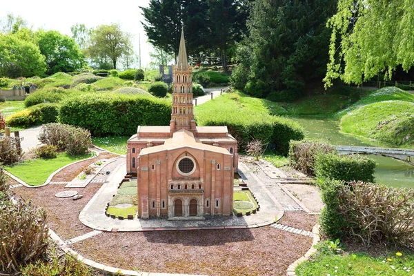 Lancourt 'taki minyatür park turistik merkezi olan 